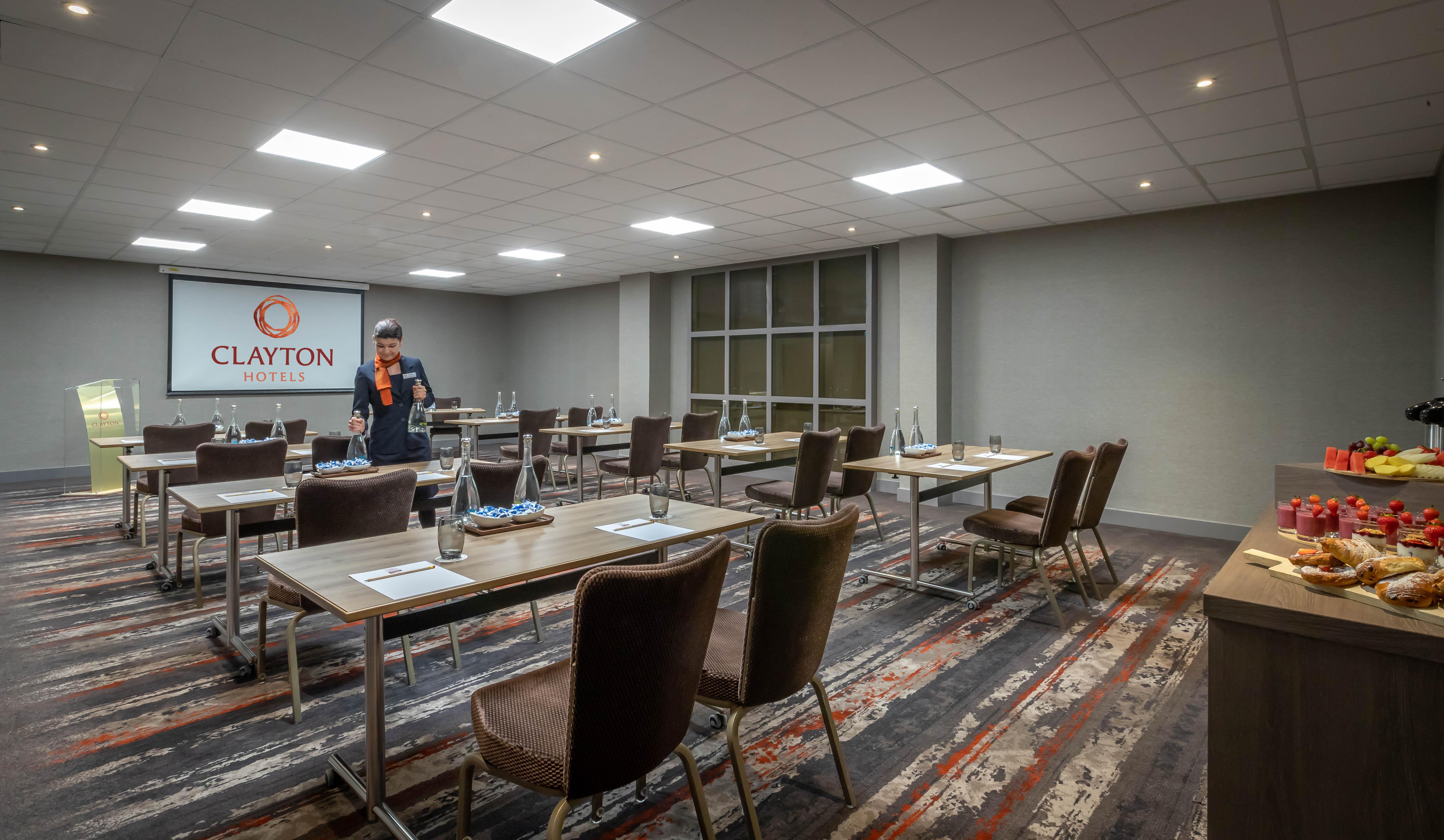 Clayton Hotel Ballsbridge Dublino Esterno foto