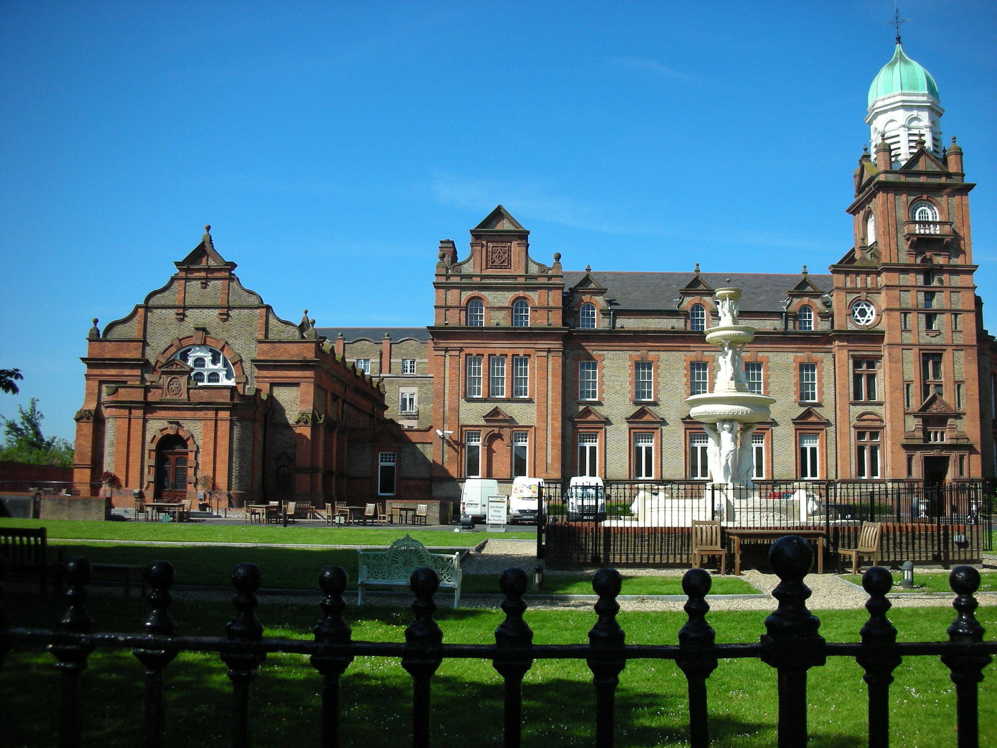 Clayton Hotel Ballsbridge Dublino Esterno foto