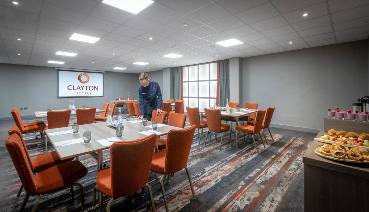 Clayton Hotel Ballsbridge Dublino Esterno foto